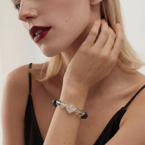 wearing-cancer-constellation-bracelet-for-emotional-calm