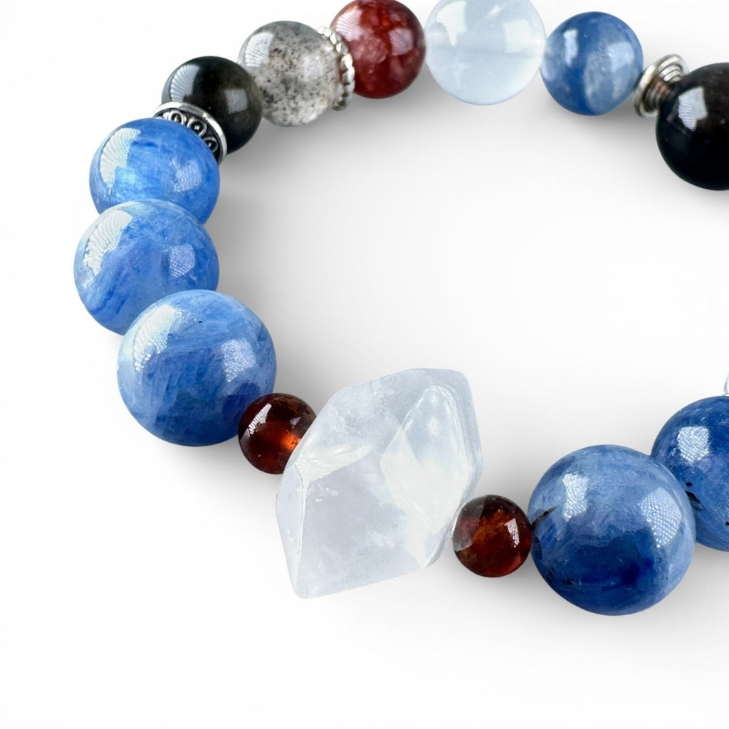 genuine-14mm-clear-quartz-11mm-mixed-gemstones-texture-close-up