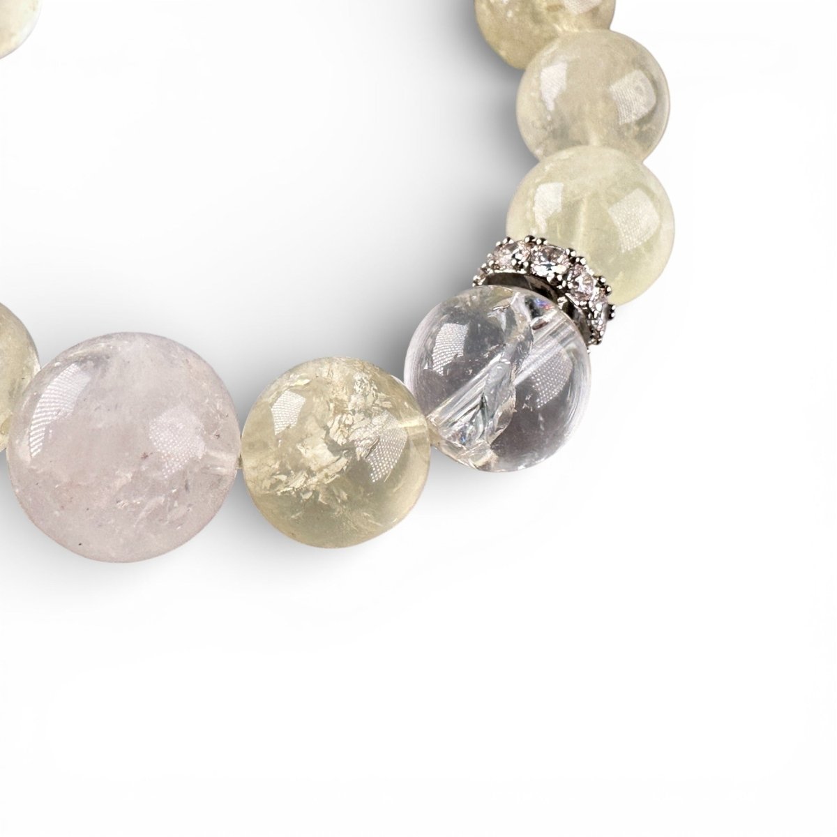 genuine-white-phantom-inclusions-citrine-texture-close-up