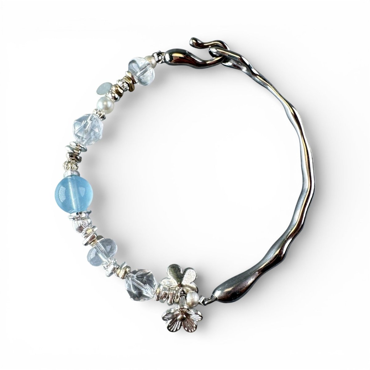 natural-aquamarine-bracelet-with-silver-flower-charms-tidal-whisper-calm
