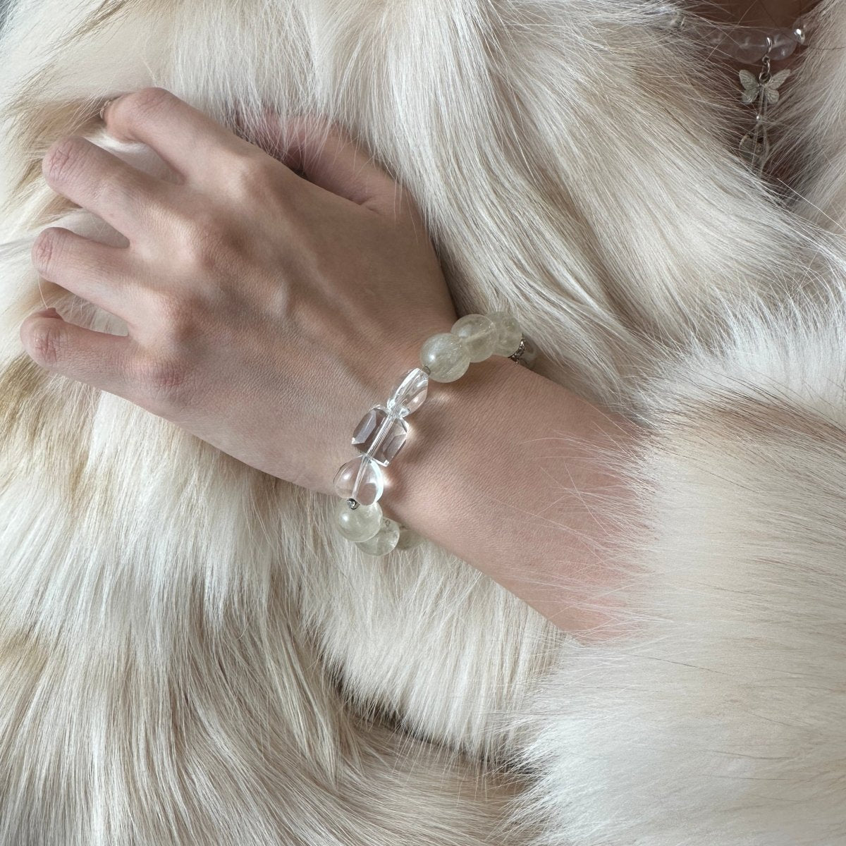 wearing-large-bead-citrine-bracelet-for-wealth-abundance