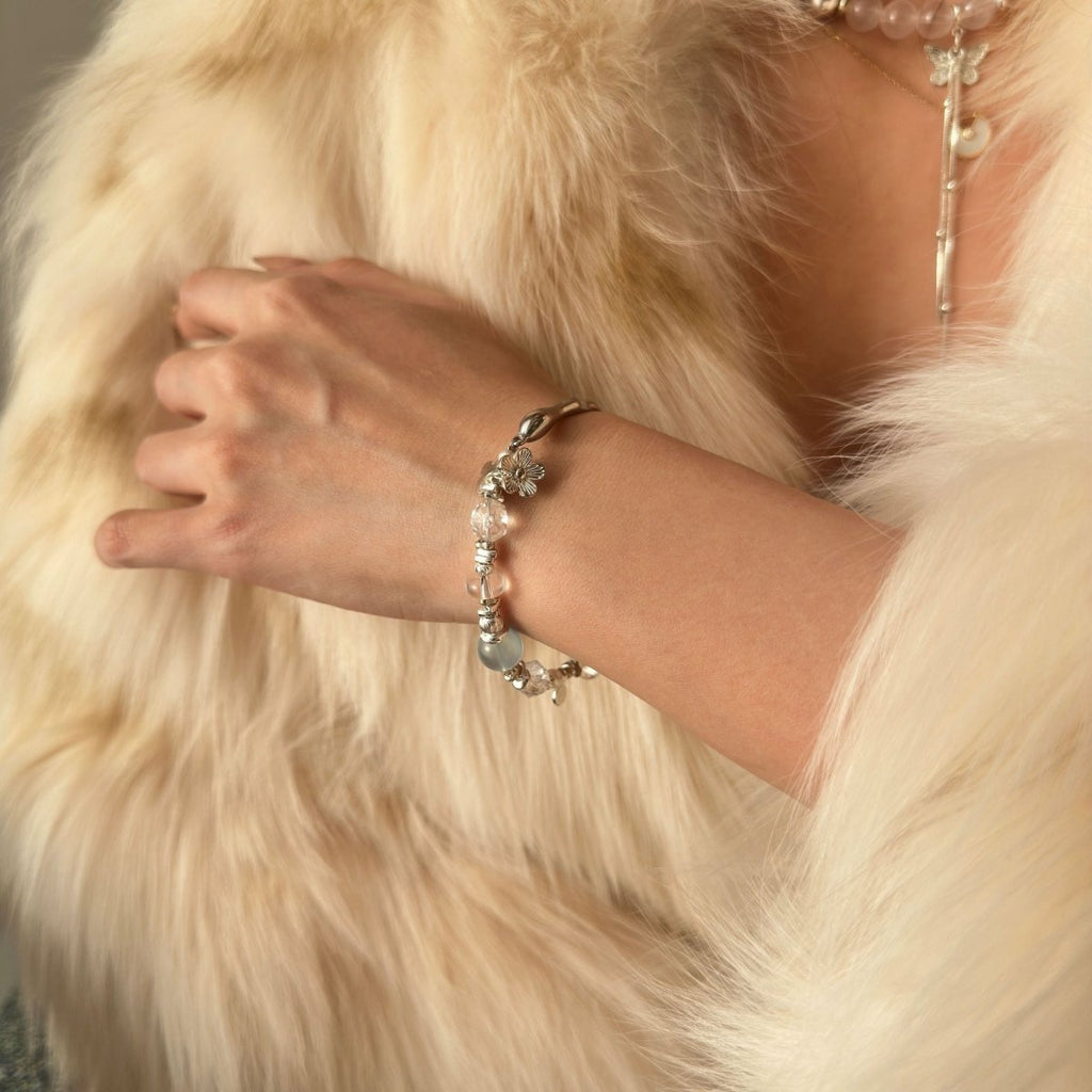 wearing-aquamarine-pearl-silver-bracelet-for-emotional-clarity