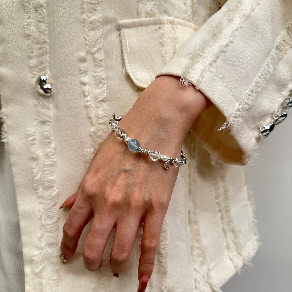 wearing-aquamarine-pearl-silver-bracelet-for-emotional-clarity