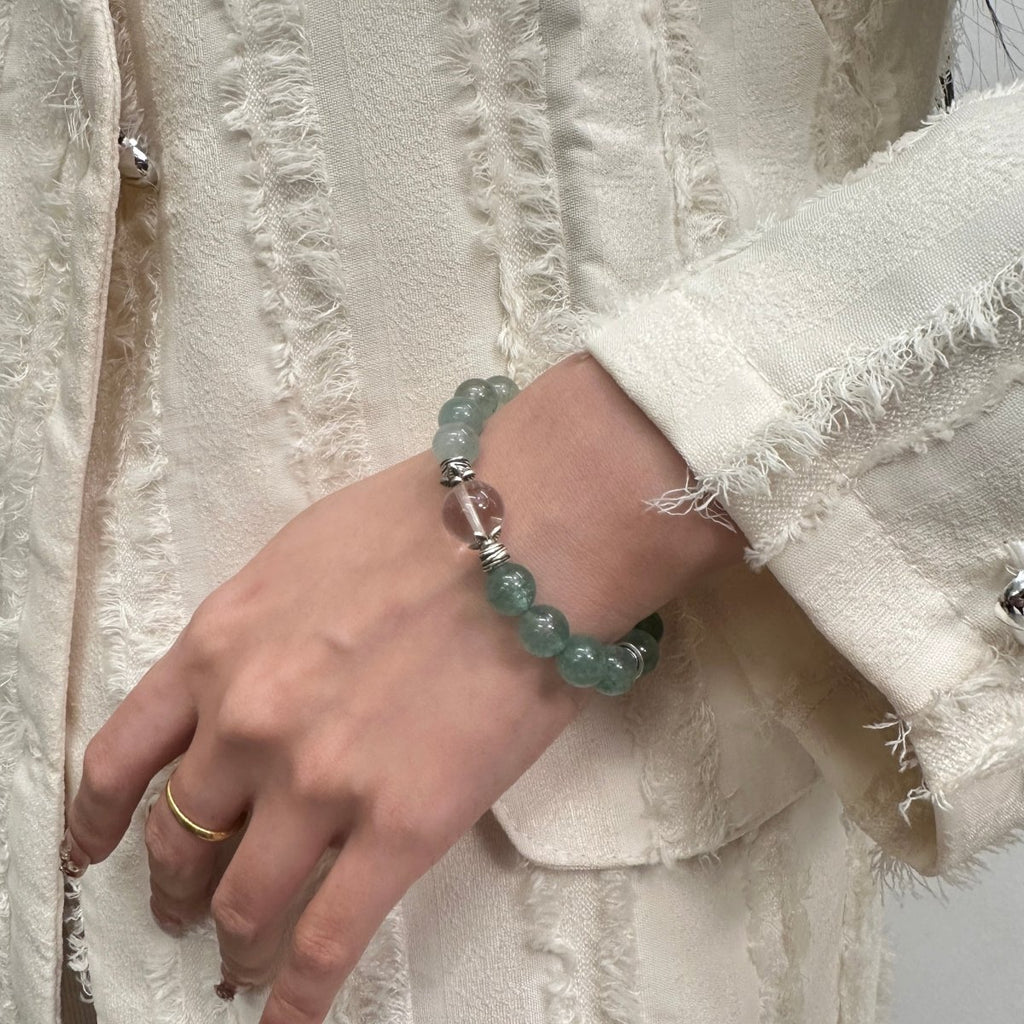wearing-green-strawberry-quartz-bracelet-for-emotional-healing