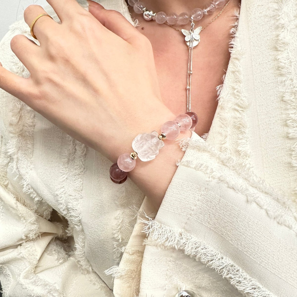 wearing-red-gemstone-bracelet-for-love-attraction