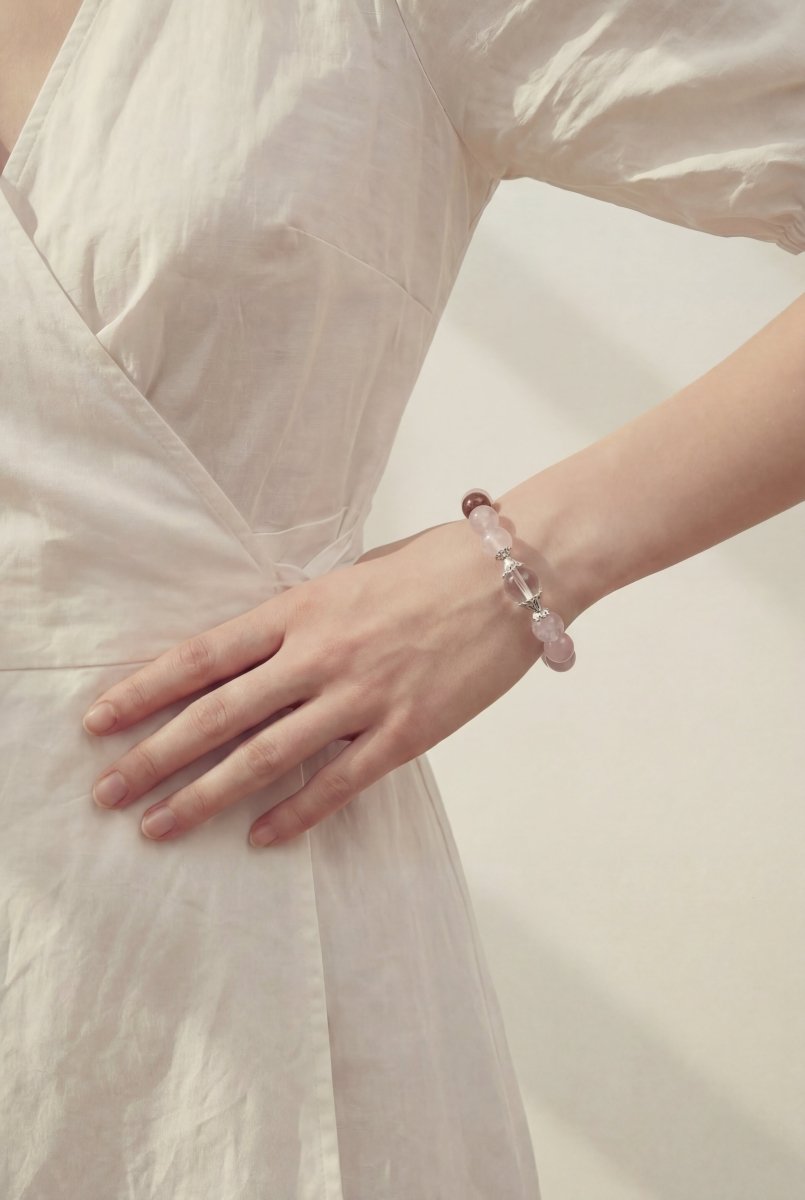 wearing-pisces-constellation-bracelet-for-emotional-healing